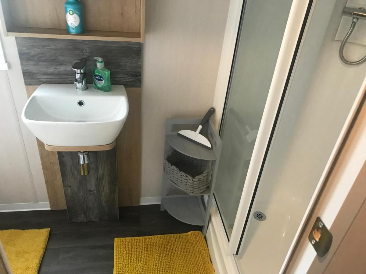 Flamingo Land Private Caravan - No 8 Cedarwood Hotel Kirby Misperton Eksteriør billede