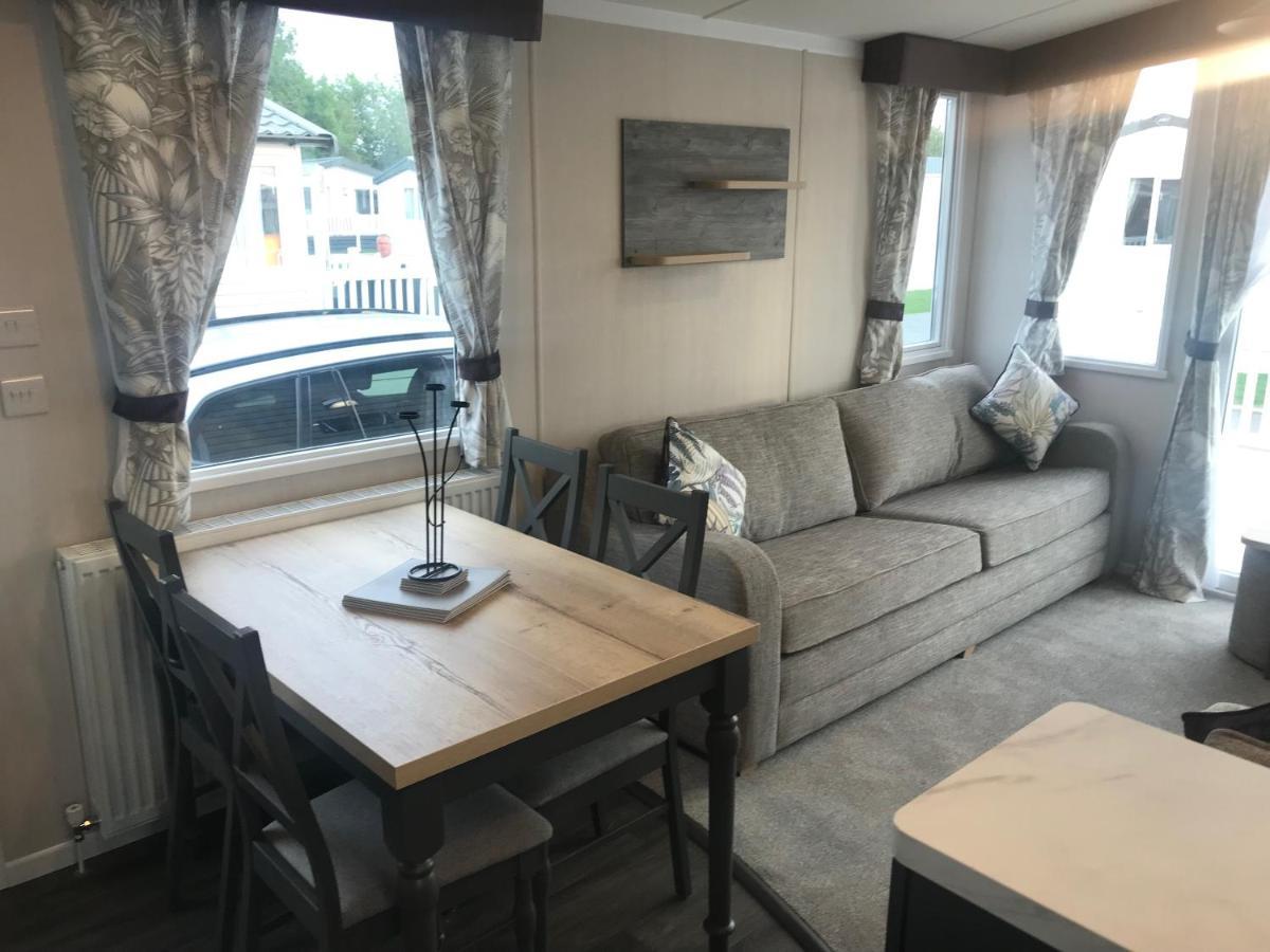 Flamingo Land Private Caravan - No 8 Cedarwood Hotel Kirby Misperton Eksteriør billede
