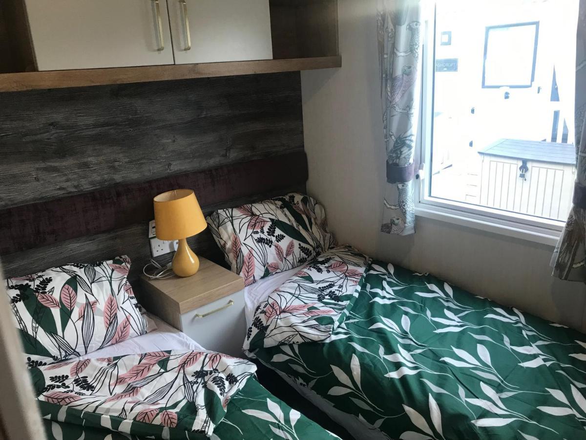 Flamingo Land Private Caravan - No 8 Cedarwood Hotel Kirby Misperton Eksteriør billede